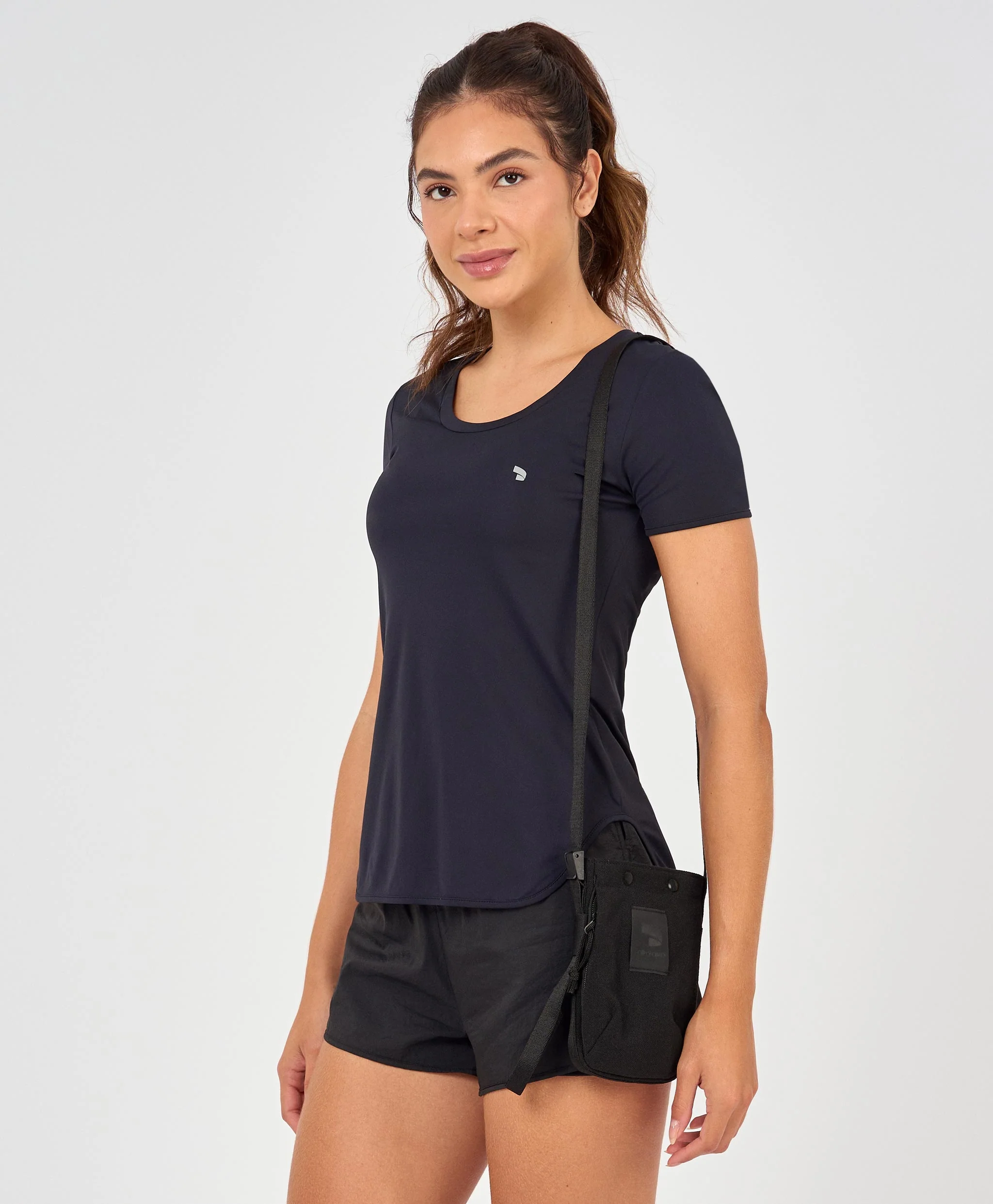 T-SHIRT SKIN FIT ALONGADA