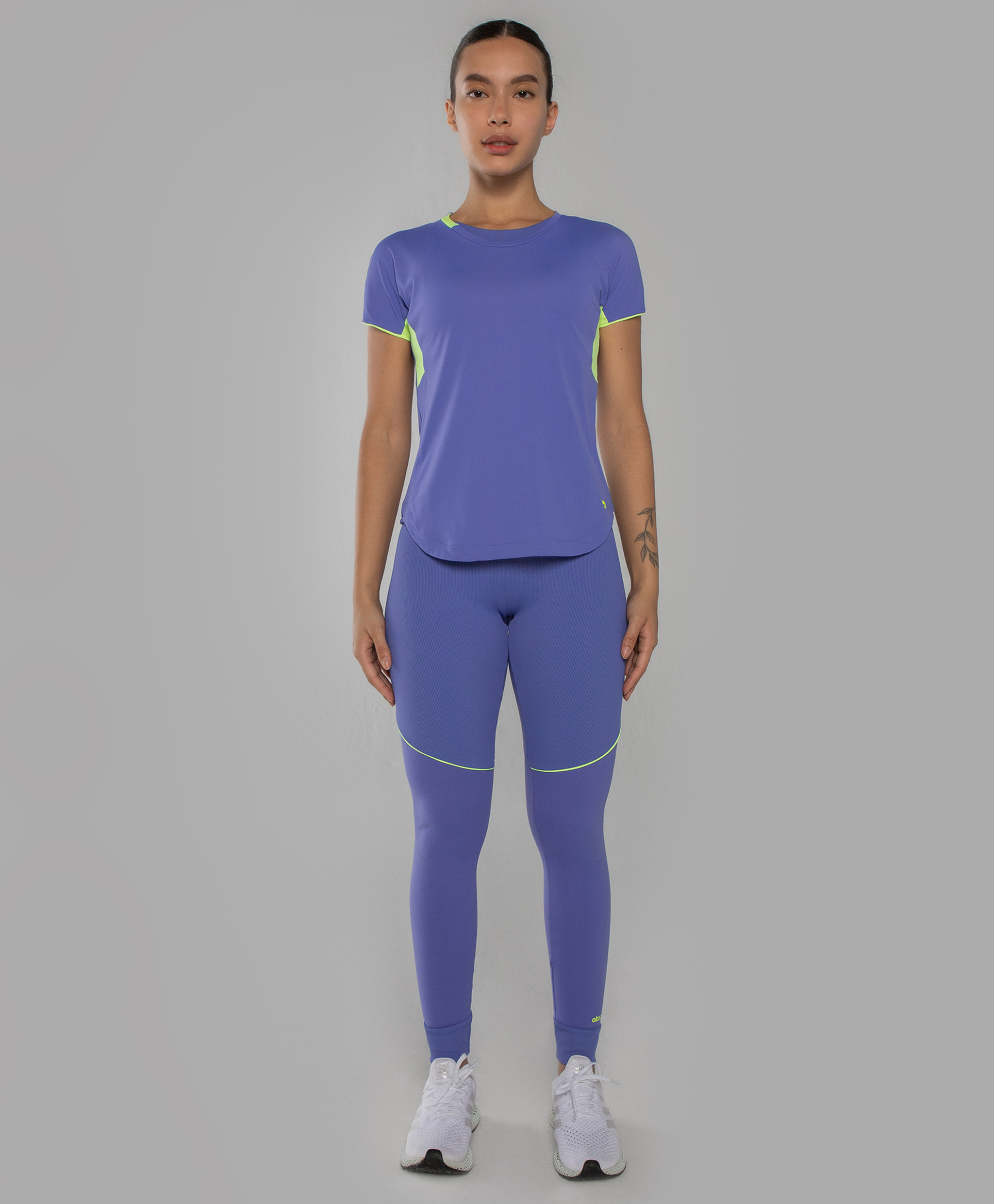 T-SHIRT SKIN FIT RECORTE LATERAL