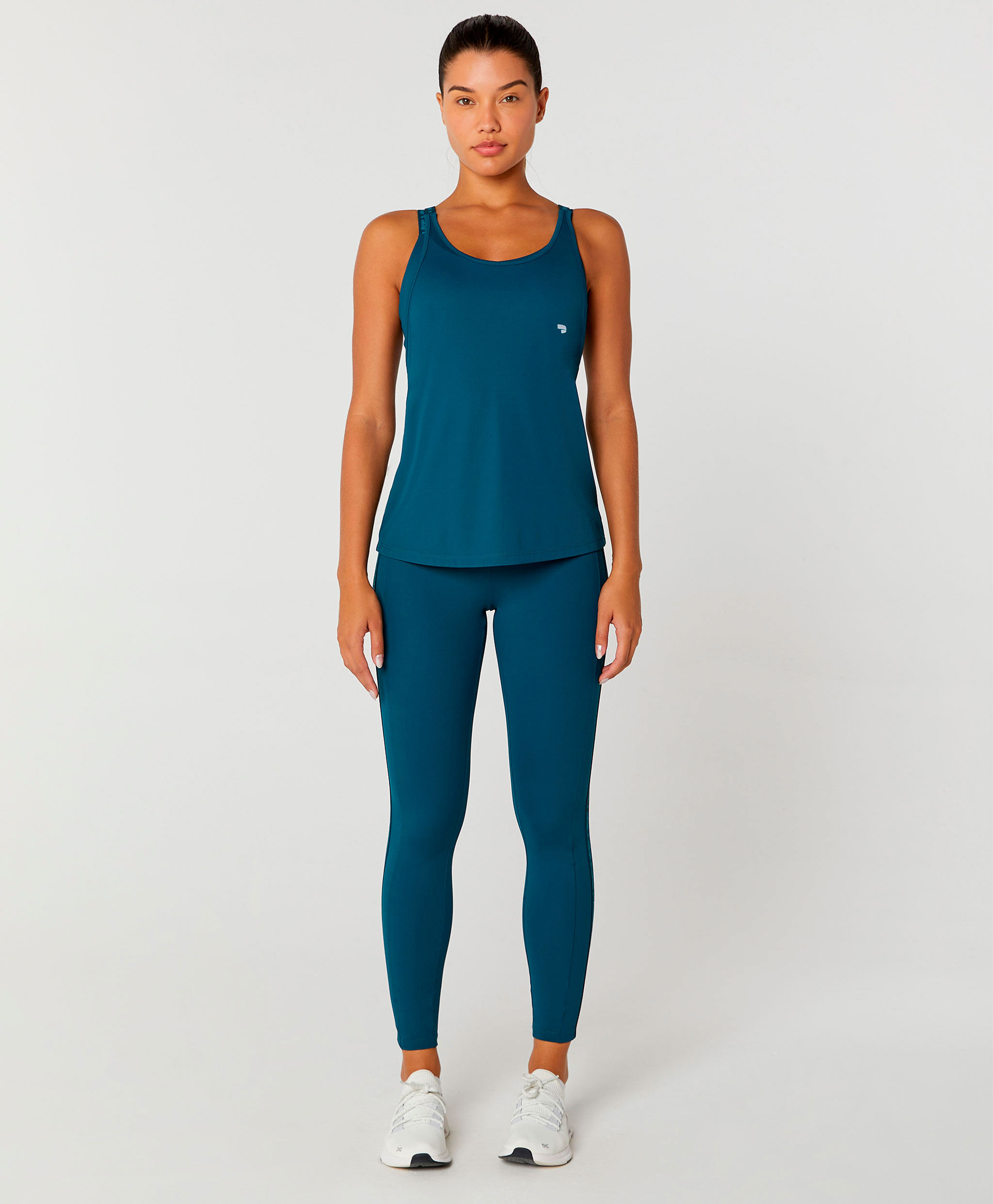 REGATA COM ELASTICO ALTO GIRO EM V